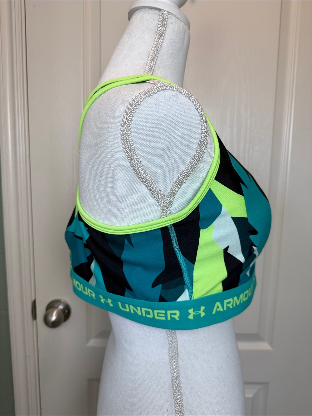 Like New Under Armour Teal & Neon Lime Patterned Compression Sports Bra sz 3X - Picture 4 of 6